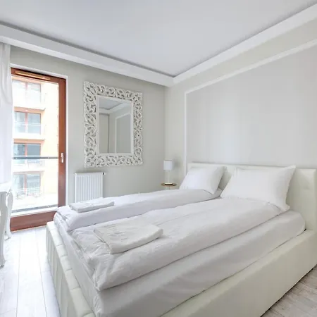 Apartment Chmielna Garden