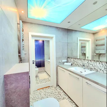 Chmielna Garden Centre Apartman *