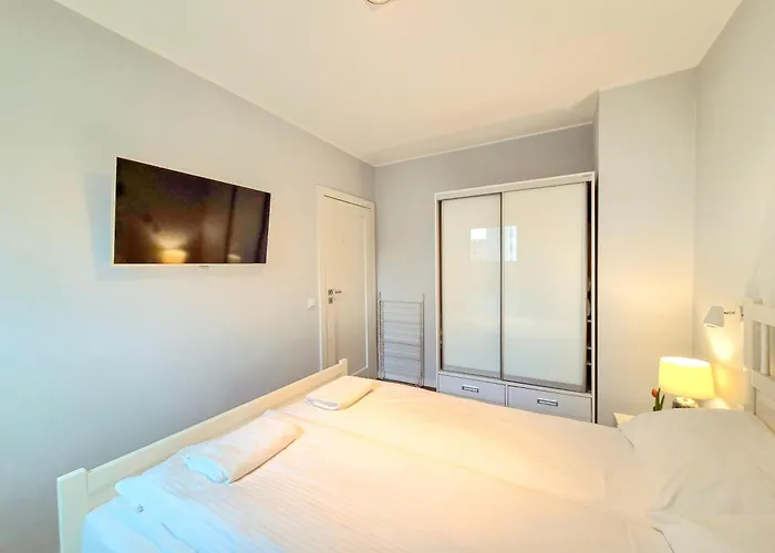 Chmielna Garden Apartment